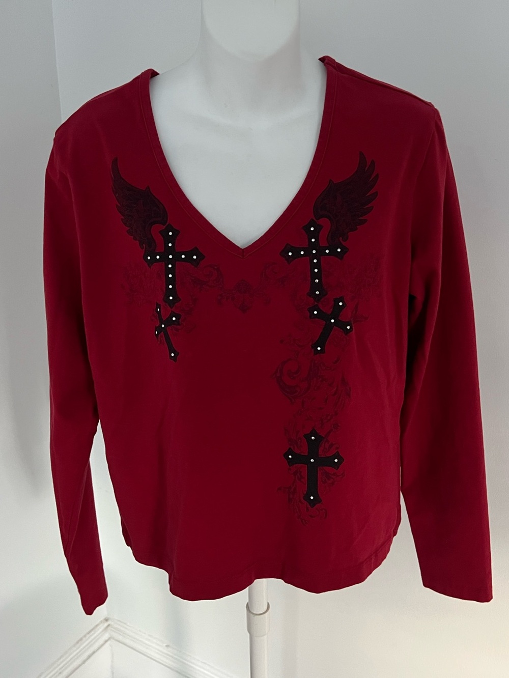 Social Collision Y2K Dark Red V‑Neck Top with Cross and Wings Accents Sz. XL